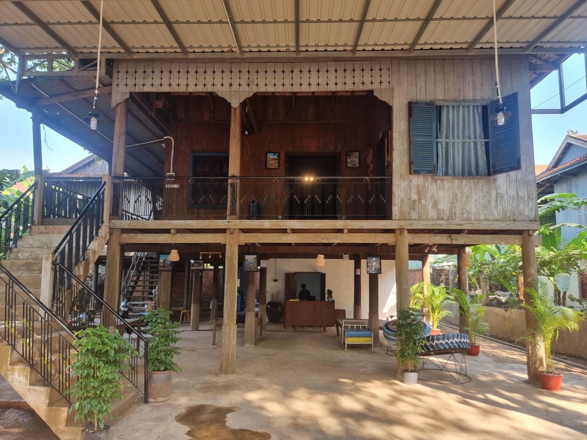 Discover Kratie Homesetay Exterior photo